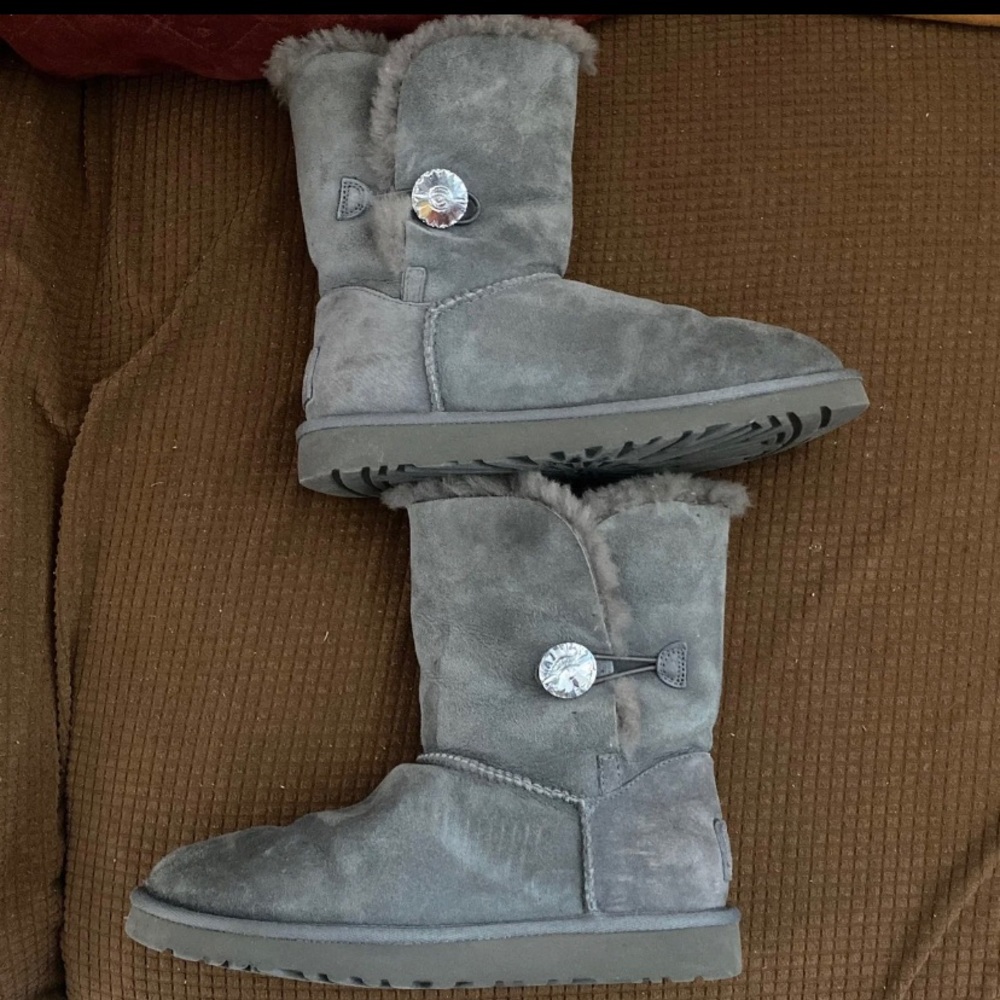 Ugg Bailey side bling short boot